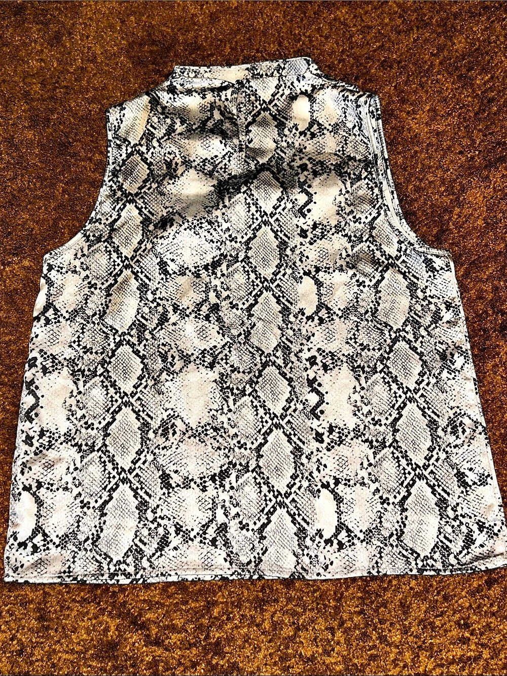 The Noli Shop Snakeskin Print Cowl Neck Top in White & Black Size Medium - Picture 4 of 6